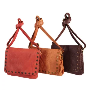 C2.1 – Clutch artigianale in pelle con  Borchie